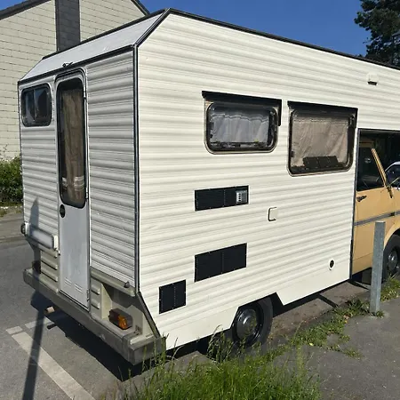 Charmantes Oldtimer Wohnmobil مكان تخييم