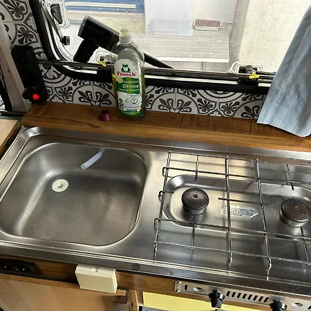 Charmantes Oldtimer Wohnmobil مكان تخييم *