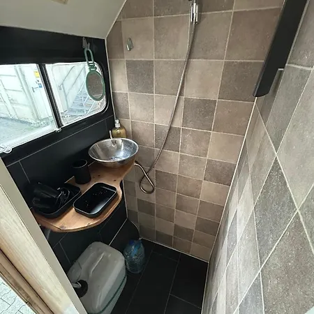 مكان تخييم Charmantes Oldtimer Wohnmobil آخن