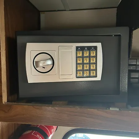 Charmantes Oldtimer Wohnmobil مكان تخييم *